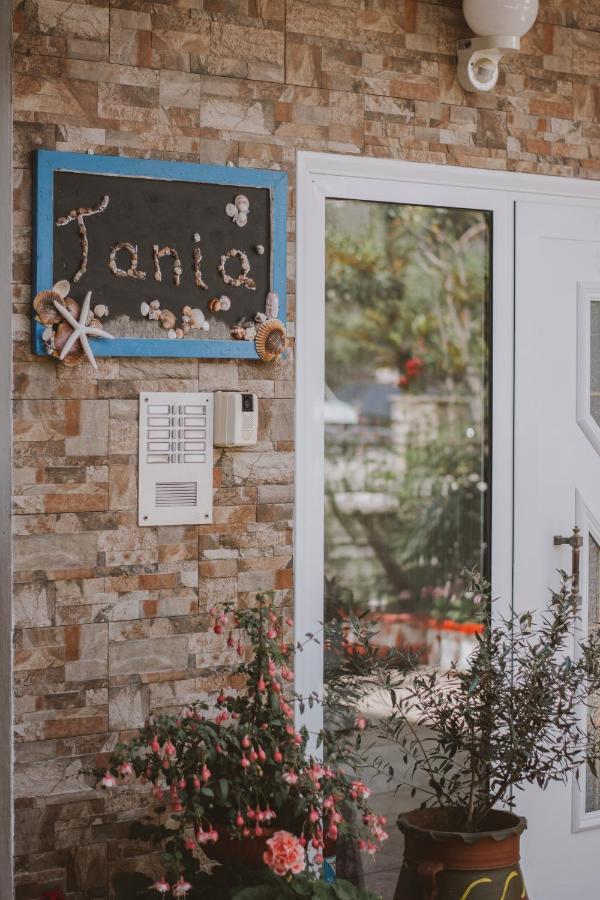 Apartments Tania Paralia Dionysiou Exterior foto